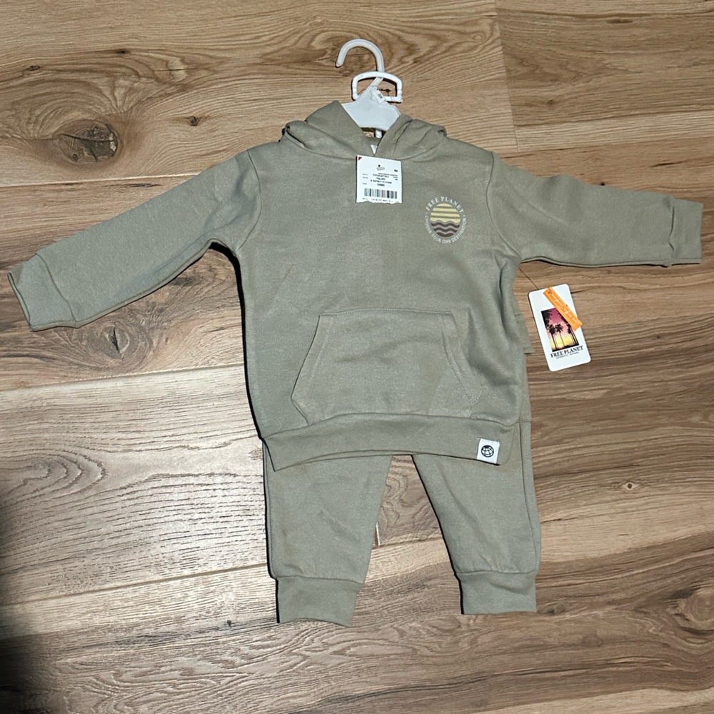 Free Planet 2-Piece Jogger Sweat Set NWT